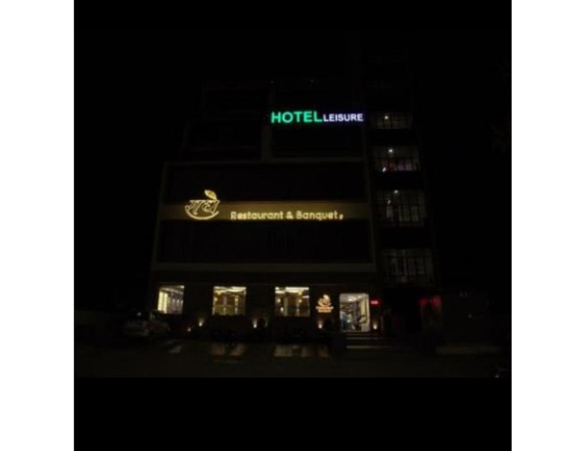 Hotel Leisure, 阿穆达巴 外观 照片